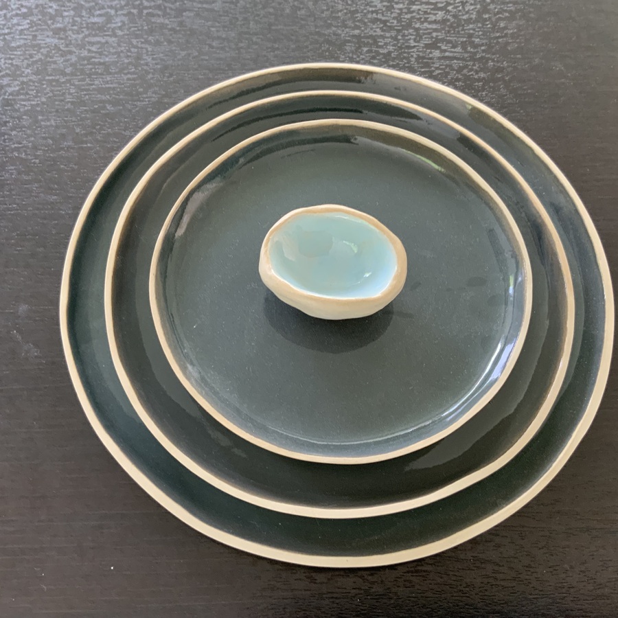 ASSIETTE ENTREE « GRIS »